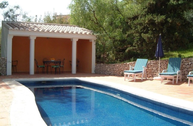 Luxusvilla mit Bergblick. Privater Pool und atemberaubender großer Garten