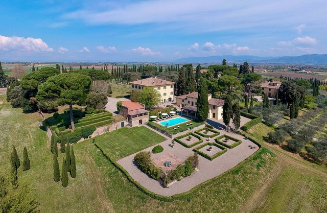Luxusvilla mit Privatpool und atemberaubendem Blick auf die toskanischen Hügel