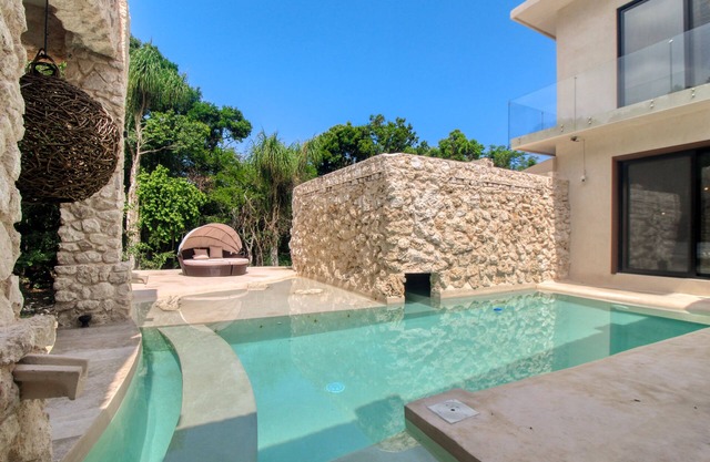 Luxury villa with private pool, huge patio, balcony, & AC - near beach/golf
