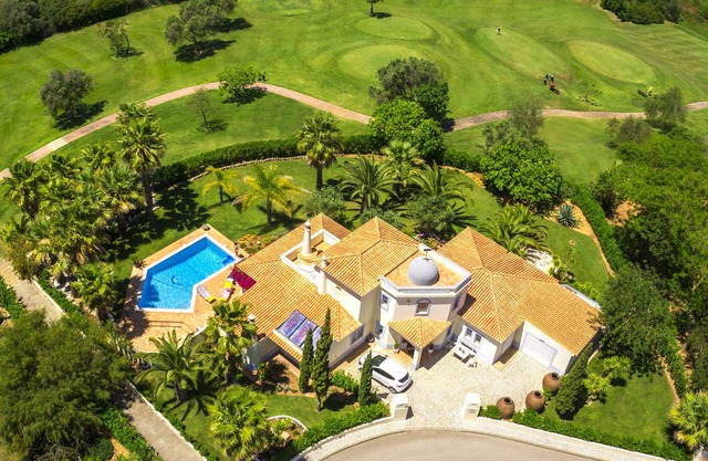 Luxusvilla mit privatem Pool und wunderschönem Landschaftsgarten in Gramacho Golf,