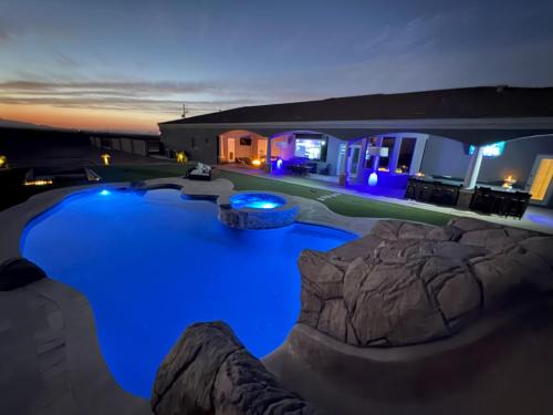 Luxury Villa with Slide Pool, Spa, Gym, Game Room, Indoor and Outdoor Movie Theater