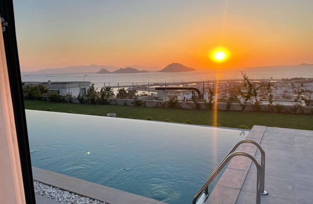 Luxury Villa with Stunning Sea View and Spectacular Sunsets