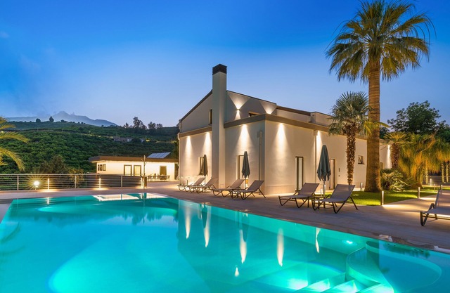 Luxusvilla mit Pool in Mascali