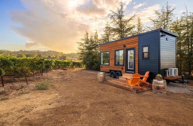 Luxury Vineyard Escape w Fireplace - Syrah