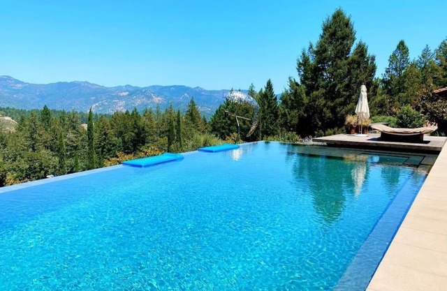 Luxus Vineyard Guest House mit herrlichem Blick, Pool, Tennis!