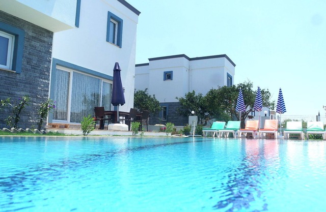 Luxuriöse VIP-Villa mit 3 Schlafzimmern und privatem Pool.