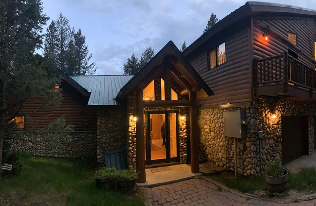 Luxus Water Front Cabin auf Island Park Reservoir mit privater Bucht und Dock