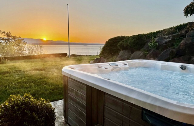 Luxury Water View 6BR Retreat with Hot Tub and Gym