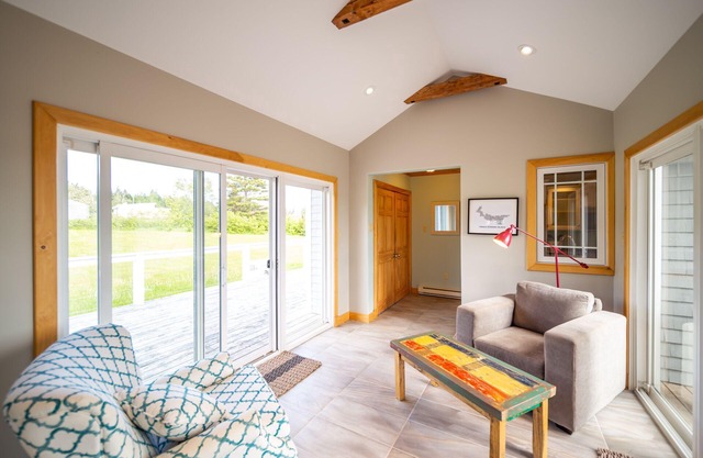 Luxury Water View Home With 2 Living Spaces Hot Tub & Access To River
