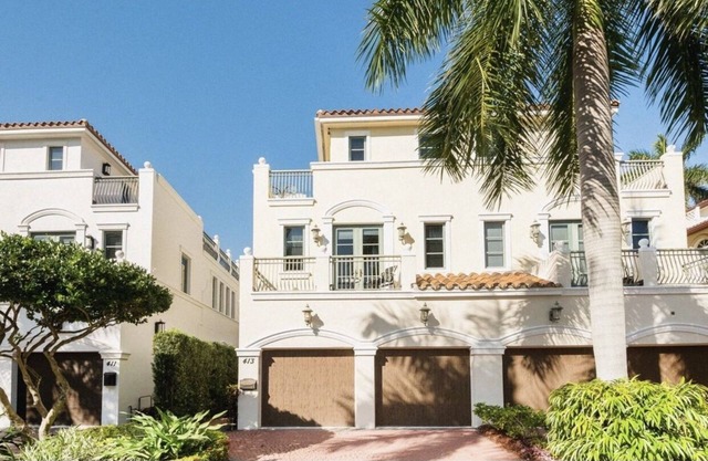 LUXURY WATERFRONT TOWNHOUSE