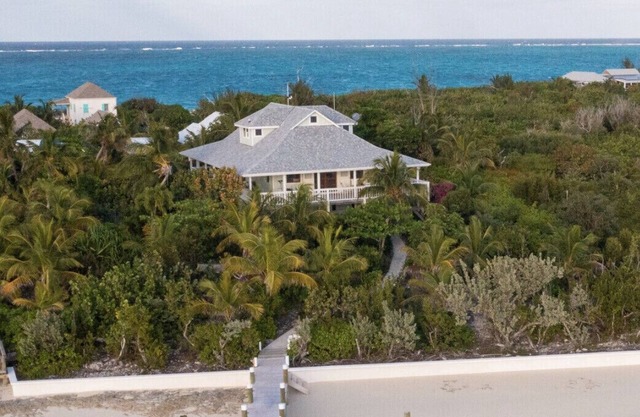 Luxury waterfront villa overlooking the Sea of Abaco w/ dock and lots of privacy
