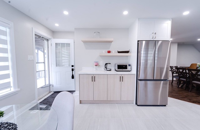 Luxury waterfront cottage in Peterborough