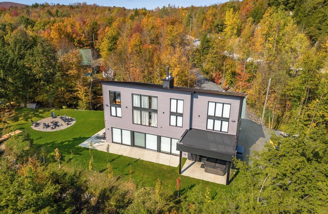 LUXURY WATERFRONT CHALET