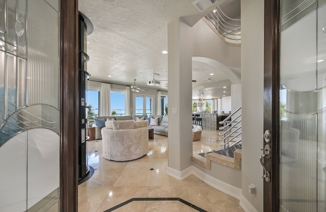 Luxury Waterfront Estate-Private Pool/Sunset Views
