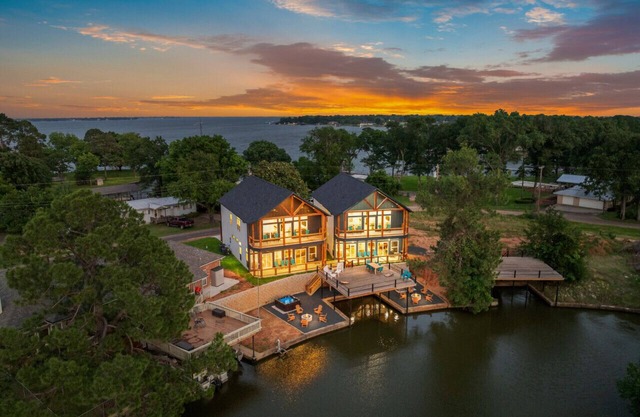 Luxury Waterfront Family Retreat
