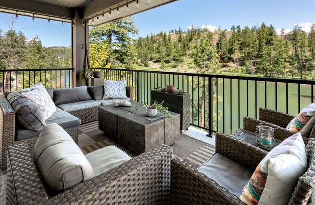 Luxury Waterfront Getaway