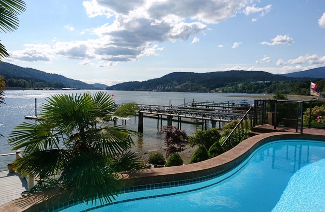 Luxus Waterfront Retreat direkt am Ozean mit Pool, Whirlpool und Private Dock