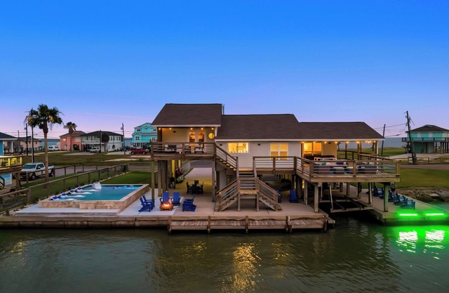 Luxury Waterfront Retreat: Pool, Fishing & 5BR, Sleeps 12