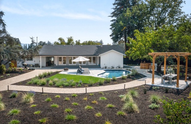 Luxury wine country home walking distance from amazing wineries