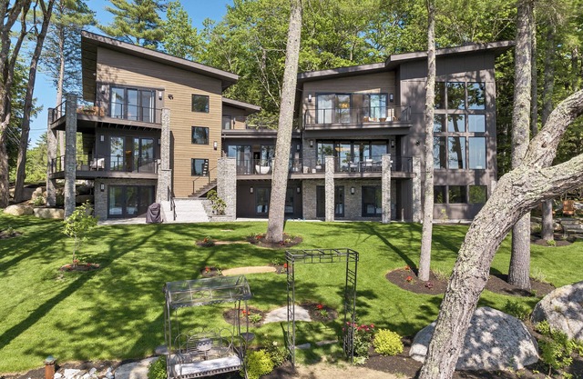 Luxury Winnipesaukee Home 176 Ft Frontage Sleeps 17 LABOR DAY WEEK SPECIAL
