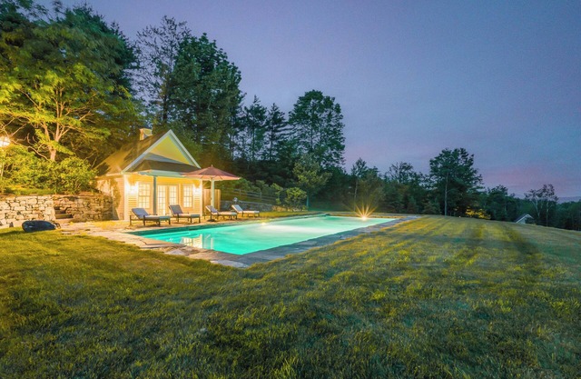 Luxury Winter Countryside Escape - pool, pond, and more!