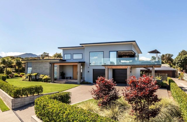 Luxury with Lake Views
