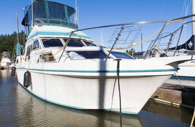 Sleep Aboard 36ft Yacht in Anacortes Marina