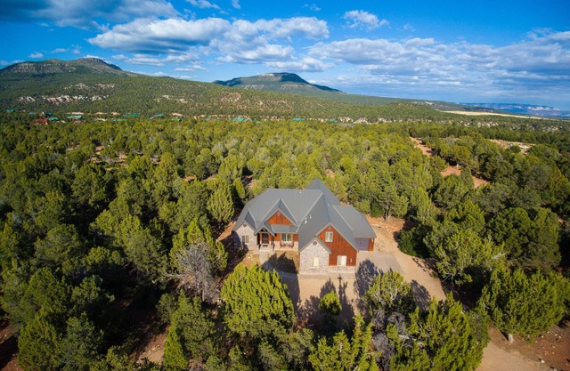 Luxus East Zion Mtn. Kabine: Privatsphäre, Zugang zum Pool, Zion / Bryce, 7. Nacht gratis