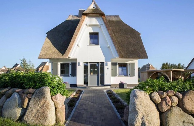 Luxus Reetdachhaus in Fuhlendorf mit Sauna