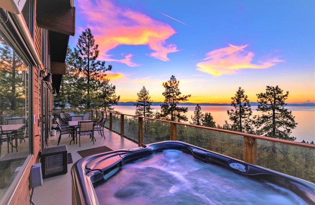 LX10 LAKEVIEW JUWEL DER SIERRA mit POOLTABELLE, HOT TUB UND THEATER