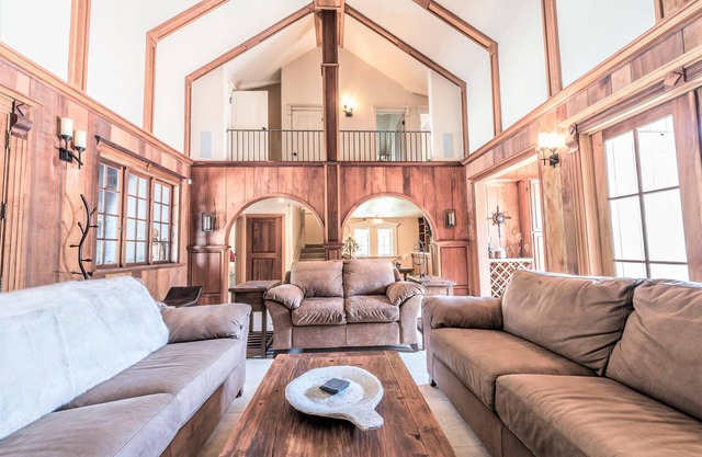 Lx3: Renaissance Carmel Valley Villa With Pool and Hot Tub