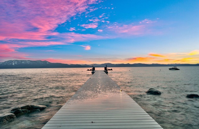 Lx 96 Tahoe lakefront Home of the Stars