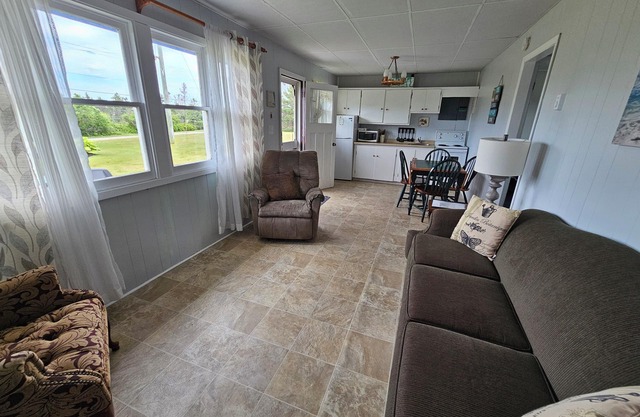 Lyons Cottages - Cottage #3, 2BR Walk to the Beaches of Stanhope National Park!