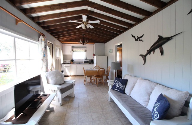 Lyons Cottages - Cottage #6, 3BR Walk to the Beaches of Stanhope National Park!