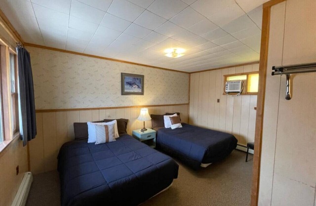 Lyons in Onaway - 2 Full Beds - Room 11- Sleeps 4