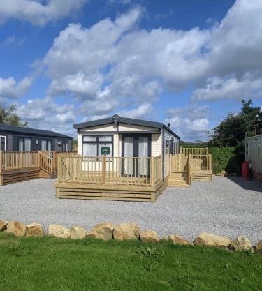 Lytham Luxe 6 Birth Caravan