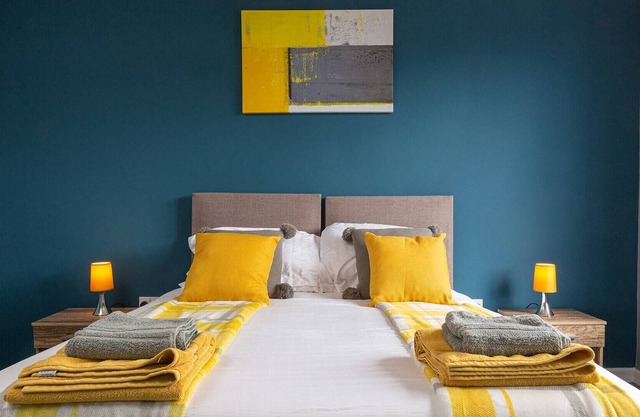 Lytham Place | 2 Bedrooms Wi-Fi Parking