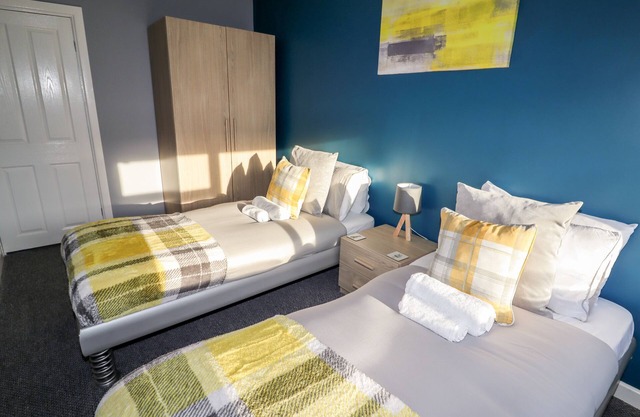 LYTHAM PLACE, family friendly, country holiday cottage in Freckleton