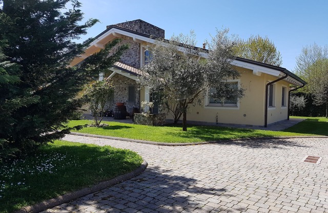 "M. D. Haus mit Pool "