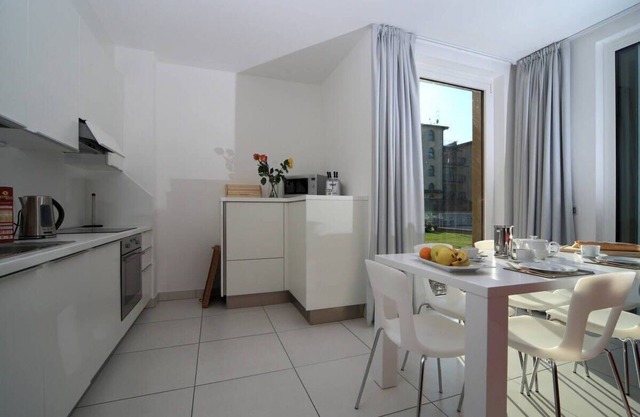 Apt with pool & jacuzzi just metres from the beach