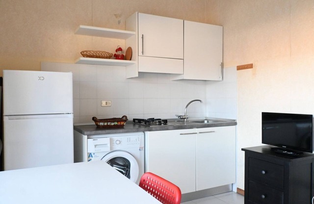 M056 - Marcelli, two-room apartment with terrace 100 meters from the sea