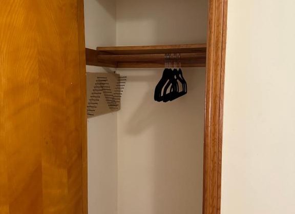M1 Queen Size BedRoom with desk near Rutgers U & hospitals