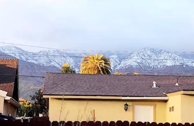 M2-Bungalow Home Quiet & safe 3bedroom 2 bath Foot of the mountain Kingbed!
