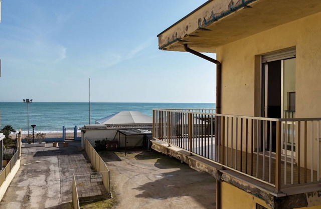 M223 - Marcelli, three-room apartment in the center and facing the sea