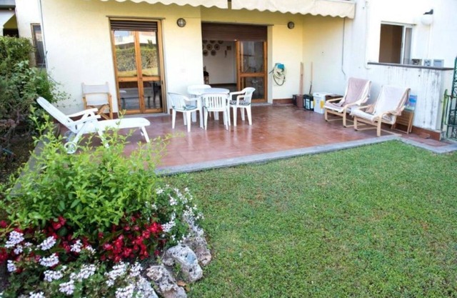 M251 - Marcelli, three-room apartment with garden 100m from the sea
