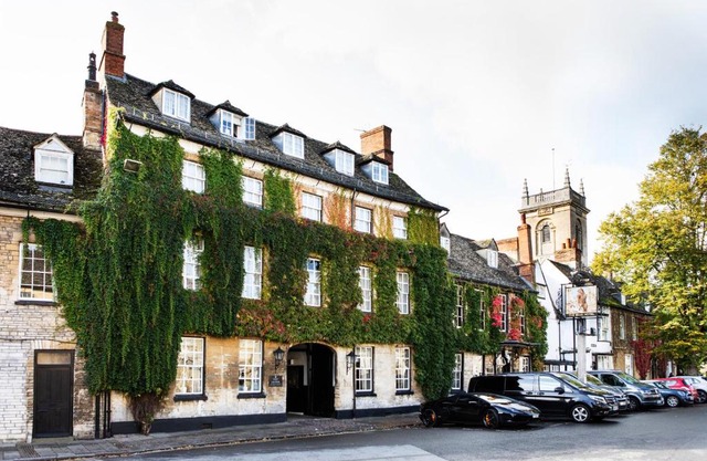 Macdonald Bear Hotel