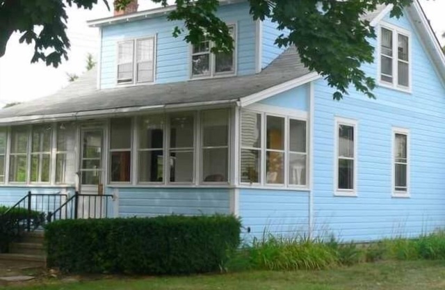 Das Madison Beach House liegt nur wenige Schritte vom Privatstrand entfernt am LI Sound in der 7 Pent Rd