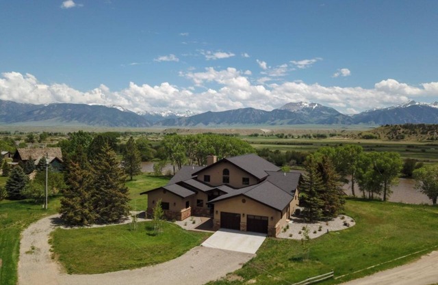 Madison River House - Ennis, MT