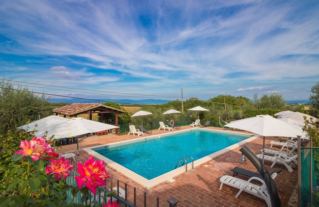 Madone P, Wohnung in einem Agriturismo. Pool, WLAN, Tennis