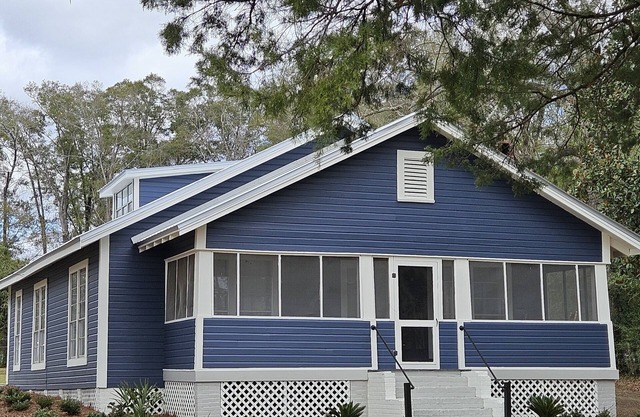Mady's Happy Place is a charming 3 bedroom, 2 bath home near historic downtown